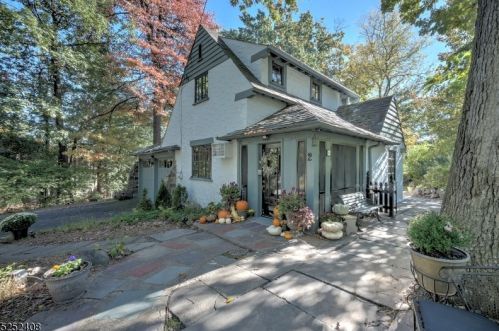 2 Gregory Ave, Town Center, NJ 07052-4006