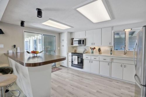 1111 Oak Dr, Vista CA  92084-4659 exterior