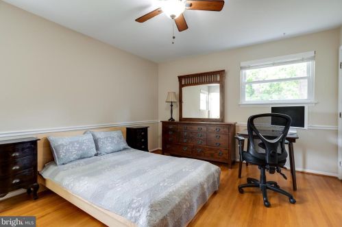 5623 Queensberry Ave, Springfield VA  22151-2711 exterior