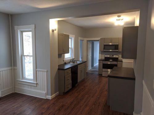 65 Batchelder St, Laconia, NH 03246-3525