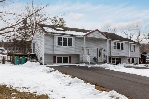 1 Lancelot Dr, Derry, NH 03038-7216