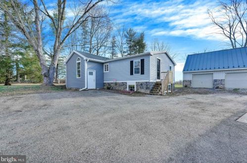 5050 Harmony Grove Rd, York, PA 17315-3014