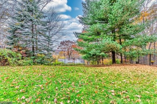 74 Highland Trl, Parsippany, NJ 07834-2033