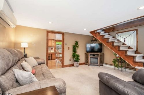 19 Old Vienna Rd, Hackettstown, NJ 07840-4914