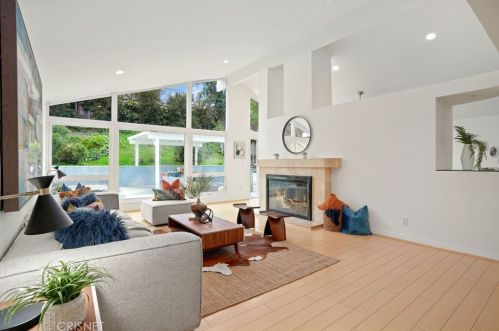 22328 De Grasse Dr, Calabasas, CA 91302-5114