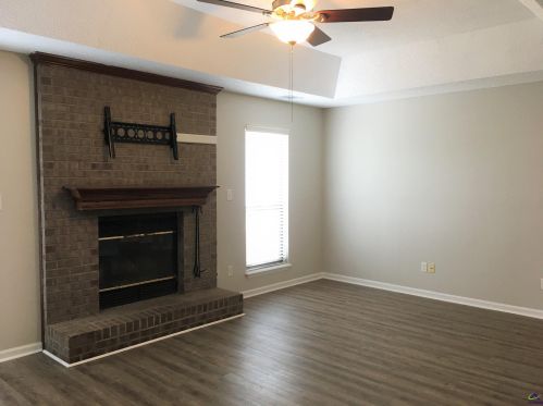 100 Wiley Way, Warner Robins GA  31088-6757 exterior
