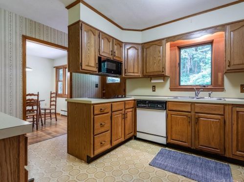23 Deer Ln, Morris, CT 06763-1505