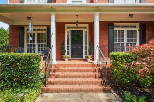 351 Prestbury Ct, Suwanee, GA 30024-6733