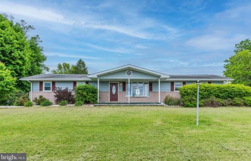 745 Longs Gap Rd, Carlisle, PA 17013-8506