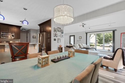 884 Salisbury Ct, Lancaster PA  17601-4481 exterior