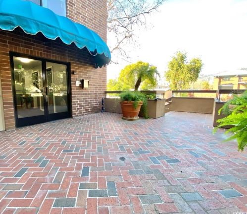 424 Oak St, Glendale, CA 91204-1286