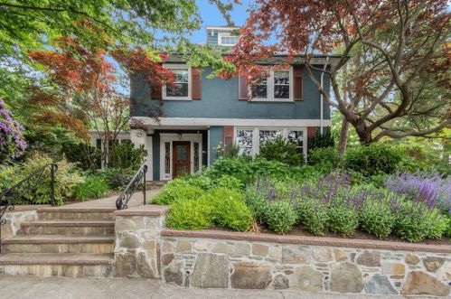44 Montague St, Providence, RI 02906-2417