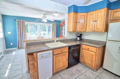 223 Mapleridge Dr, Waterbury, CT 06705-3656