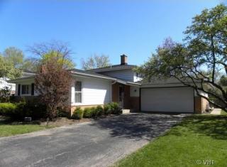 97 Mulberry Rd, Bannockburn, IL 60015-5038