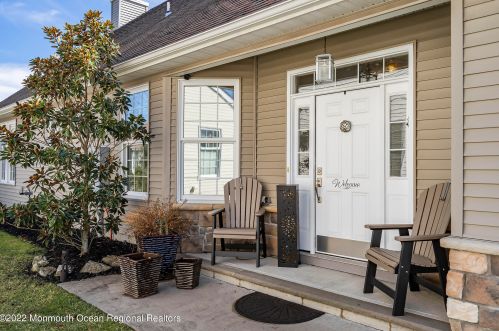 34 Redwood Dr, Tinton Falls NJ  07712-8702 exterior