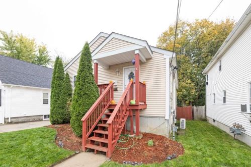 37 Mercy St, Providence, RI 02909-5302