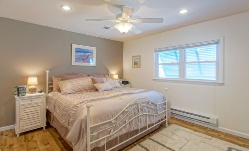 16 Las Vegas Rd, Lavallette NJ 08735-1815 exterior