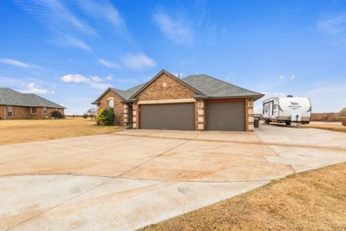 8508 Hudson Ln, Piedmont, OK 73078-8734