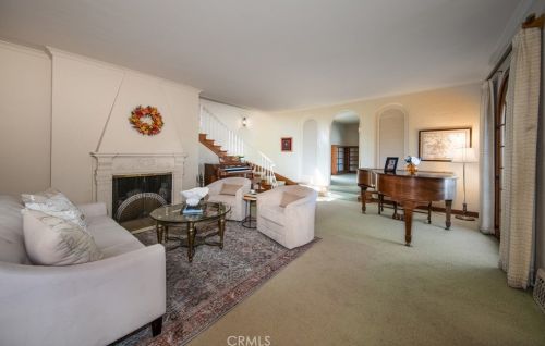 228 Grand View Dr, Redlands, CA 92373-6842