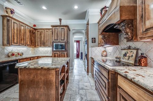 2221 Southern Oaks Dr, Cedar Hill TX 75104-6414 exterior