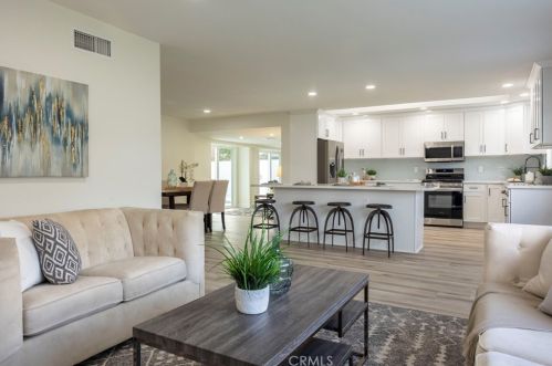 8212 Munster Dr, Huntington Beach CA  92646-5025 exterior