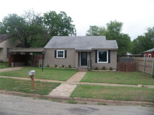 120 Hollywood St, Echo, TX 76834-6908