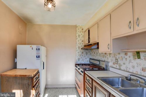 1906 August Dr, Silver Spring MD 20902-4034 exterior