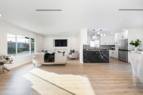 3579 Pontiac St, Glendale CA  91214-1822 exterior