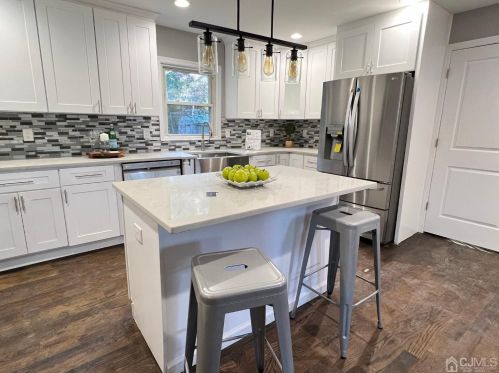 54 Howard Ave, Edison NJ  08837-3432 exterior