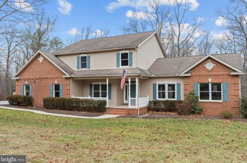 3220 White Pine Dr, Harrisburg, PA 17112-9186