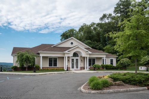 106 Ondish Ct, Mount Arlington, NJ 07856-2324