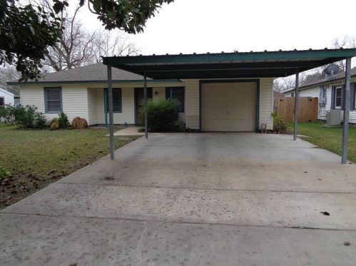 1004 Wimberly St, Angleton TX  77515-3558 exterior