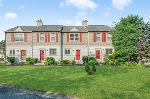 44 Fairway Dr, Coventry, RI 02816-5775