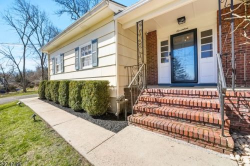 17 Forest Ln, Green Brook, NJ 08812-2105