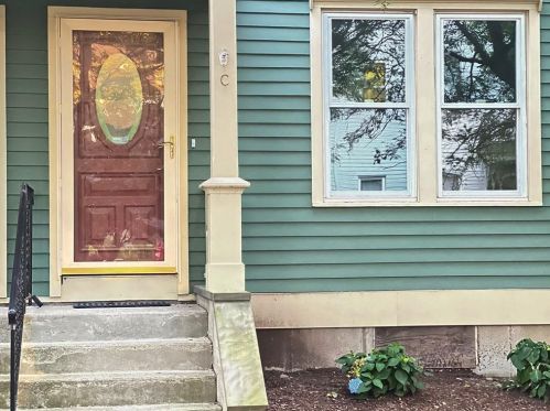 45 Sycamore St, Providence, RI 02909-1933