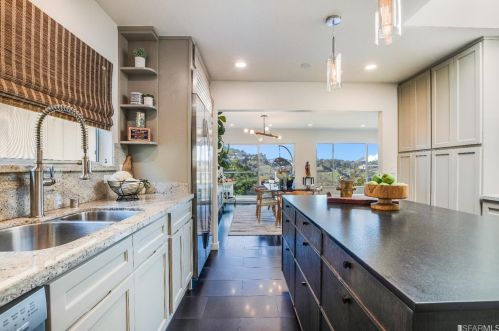 328 Gold Mine Dr, San Francisco CA  94131-2157 exterior