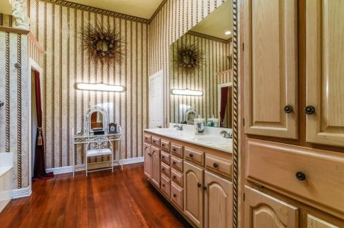 605 Bond St, Whitewright TX 75491-2212 exterior