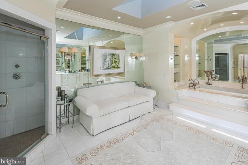 110 Brooks Bnd, Princeton NJ  08540-7545 exterior