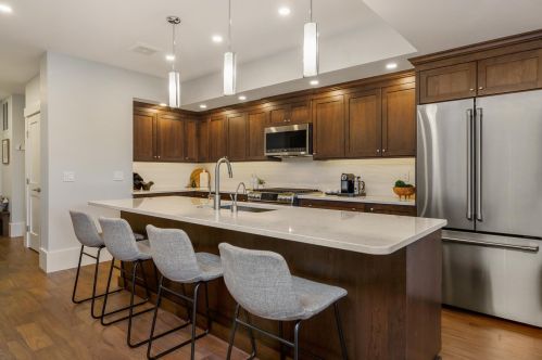 50 Maplewood Ave, Portsmouth, NH 03801-3713