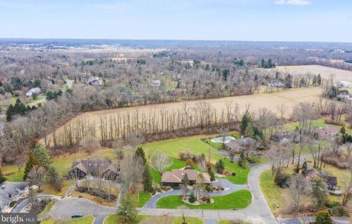 1 Hemlock Ct, Princeton NJ  08540-4708 exterior