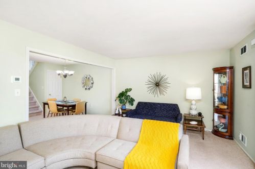 42 Topaz Ln, Trenton NJ exterior