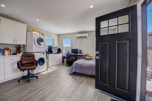 1518 Cochran St, Simi Valley CA 93065-2047 exterior