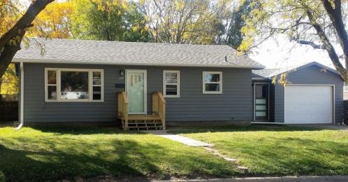 303 17th St, Yankton, SD 57078-2925