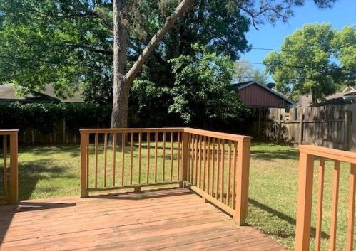 1853 Dolphin Dr, Taylor Lake Village TX  77586-2957 exterior