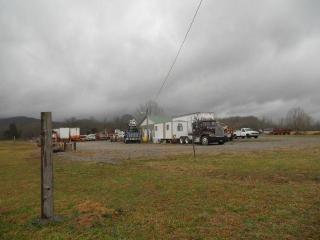 3927 Roarks Cove Rd, Decherd, TN 37324-4571