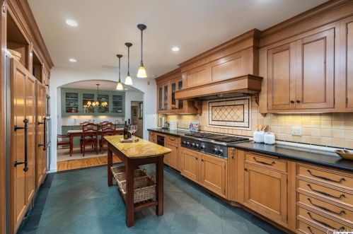 1932 Montecito Dr, Glendale CA  91208-1822 exterior