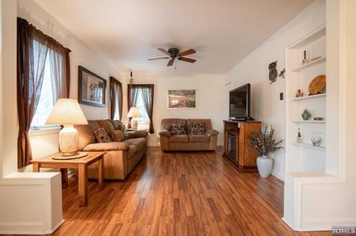 128 Lasalle Ave, Hasbrouck Heights, NJ 07604-1436