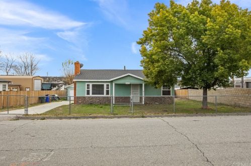 32215 Kentucky St, Yucaipa, CA 92399-1769