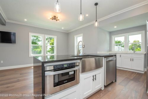 22 High St, Tinton Falls NJ  07724-3451 exterior