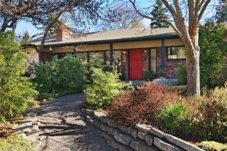 10534 19th Ave, Seattle, WA 98125-6508
